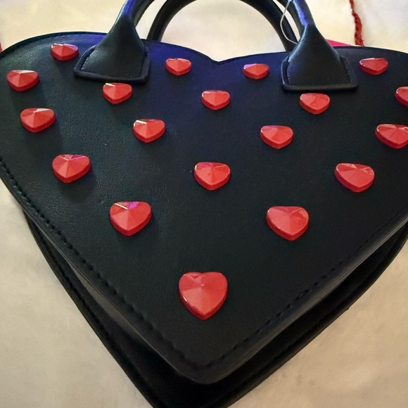 Betsey Johnson Black and Red Heart Crossbody Purse ♥️🖤♥️🖤 - Picture 6 of 13